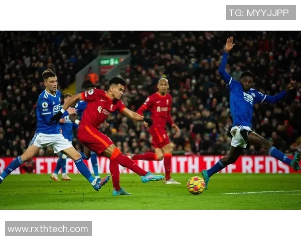 足球明星球员精彩赢球瞬间回顾与庆祝动作分析 足球明星球员精彩赢球瞬间回顾与庆祝动作分析