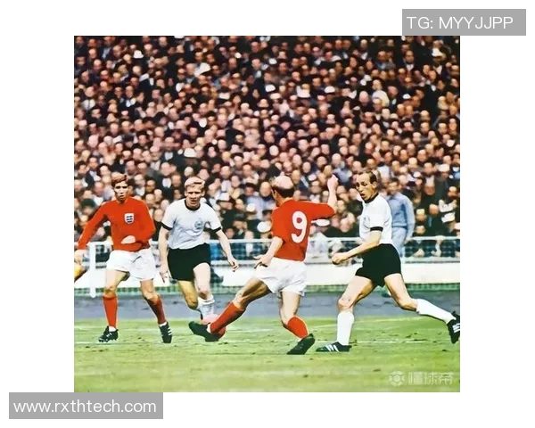 9号球衣传奇足球明星Torre的辉煌历程与场上风采解析 9号球衣传奇足球明星Torre的辉煌历程与场上风采解析