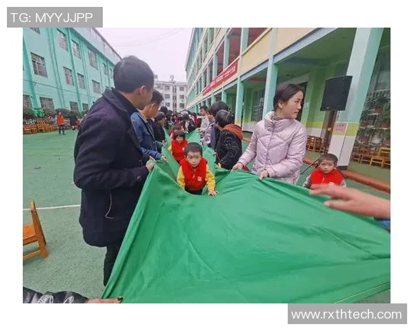 甲亢患者与足球明星亲密合照展现运动精神与健康生活理念 甲亢患者与足球明星亲密合照展现运动精神与健康生活理念