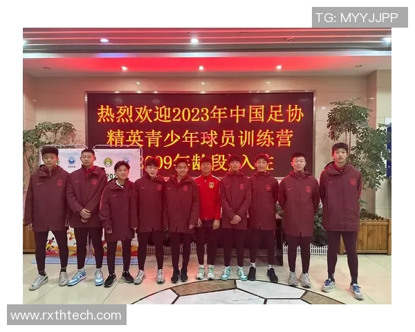 足球明星走进校园传递足球梦想激励年轻学子追逐体育梦想